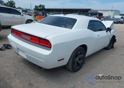 2014 Dodge Challenger Sxt z USA, uszkodzony, nr VIN 2C3CDYAG8EH101824